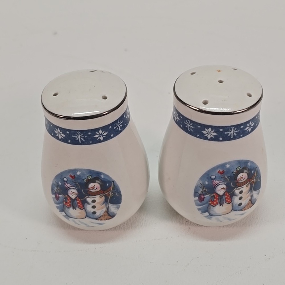 Vintage‎ Crofton Stoneware "Snowman" Salt & Pepper Shakers